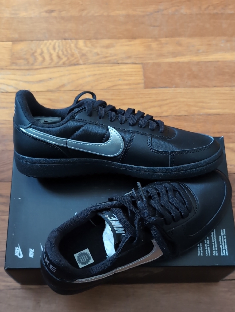 NIKE FIELD GENERAL WOMEN SNEAKERS SIZE 7 BRAND NEW